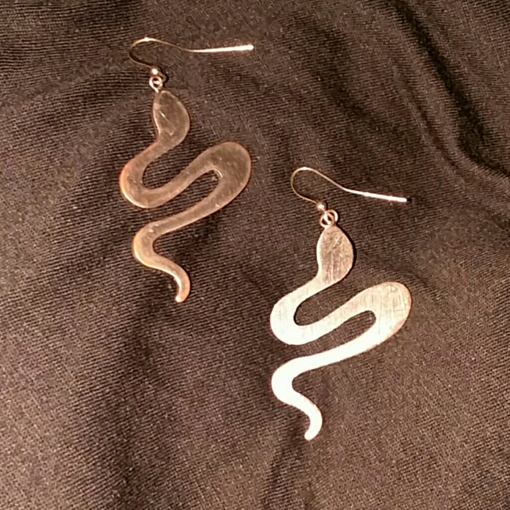 NWOT metal serpant earrings